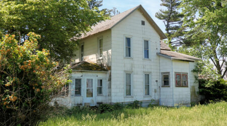 Pros and cons of house sitting for rent-free accommodation